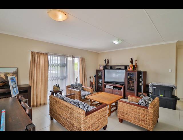3 BEDROOM TOWNHOUSE RENTED IN LORRAINE